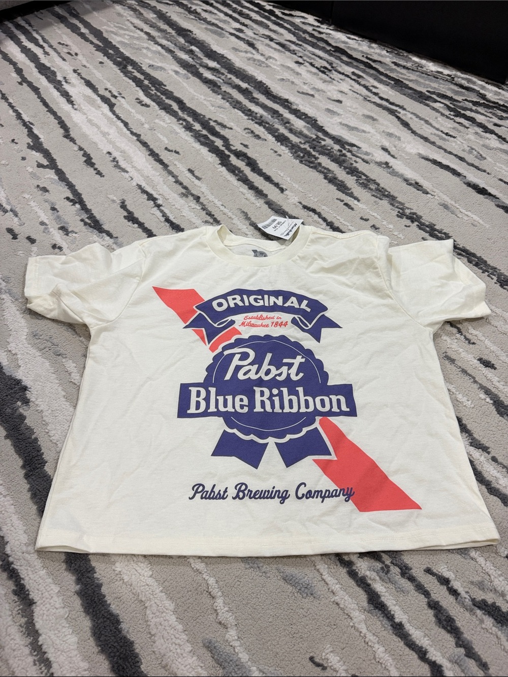 Marshalls Cream Pabst Blue Ribbon Graphic Tee with Blue and Red Print